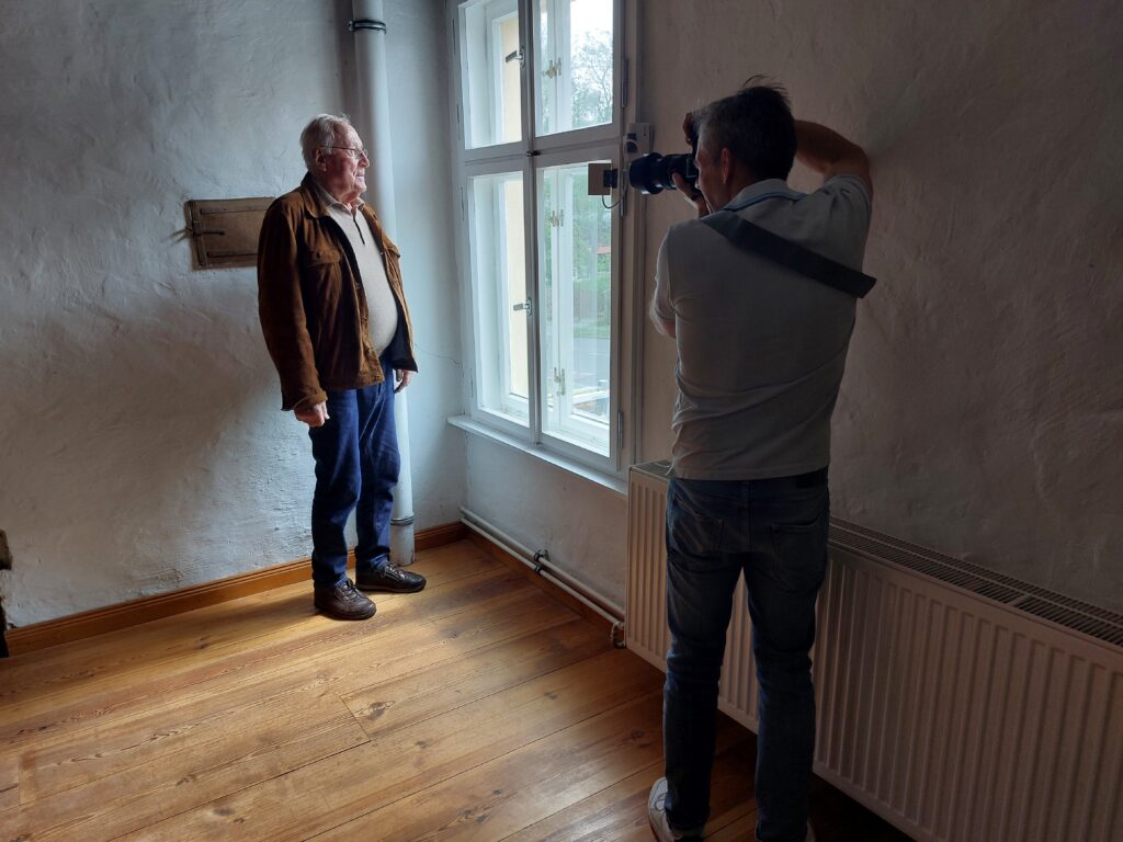 Horst Pessel am Set mit Sven Hasper (8. Juni 2024)