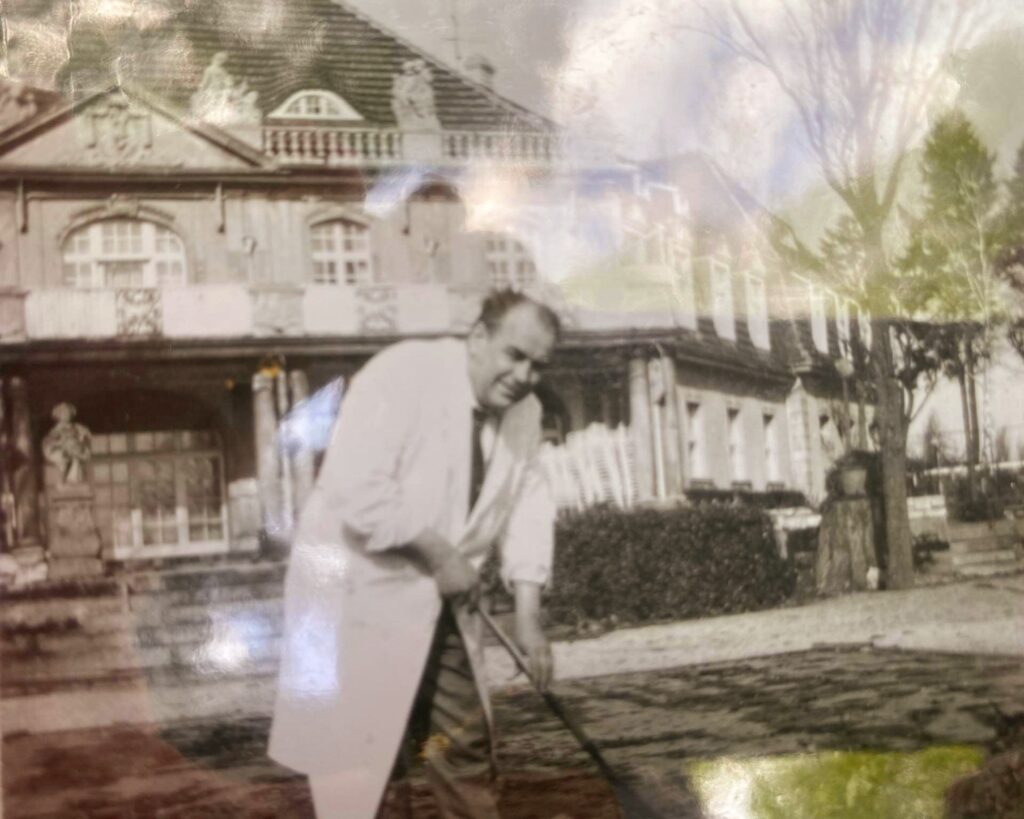 Pächter Kurt Kaiser bei der Gartenarbeit im Schloss Brüningslinden