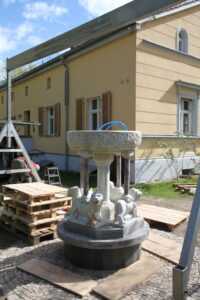 Restaurierung und Aufbau des venezianischen Brunnens im Garten des Bürgerhauses Kladower Forum