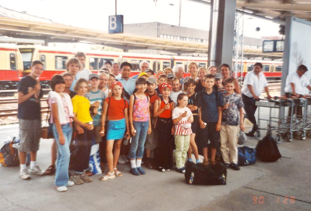 Abschied am Bahnhof Lichtenberg (2004)