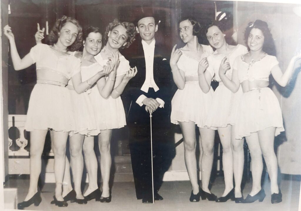 Ingeborg Schütz (ganz links)