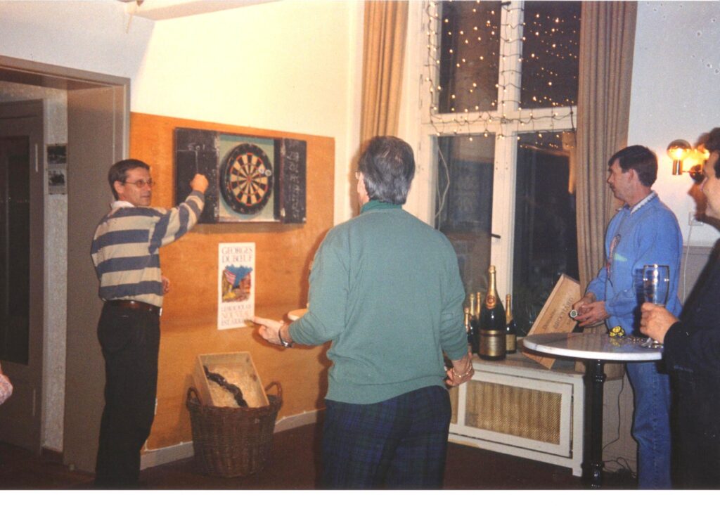 Mitglieder beim Dart