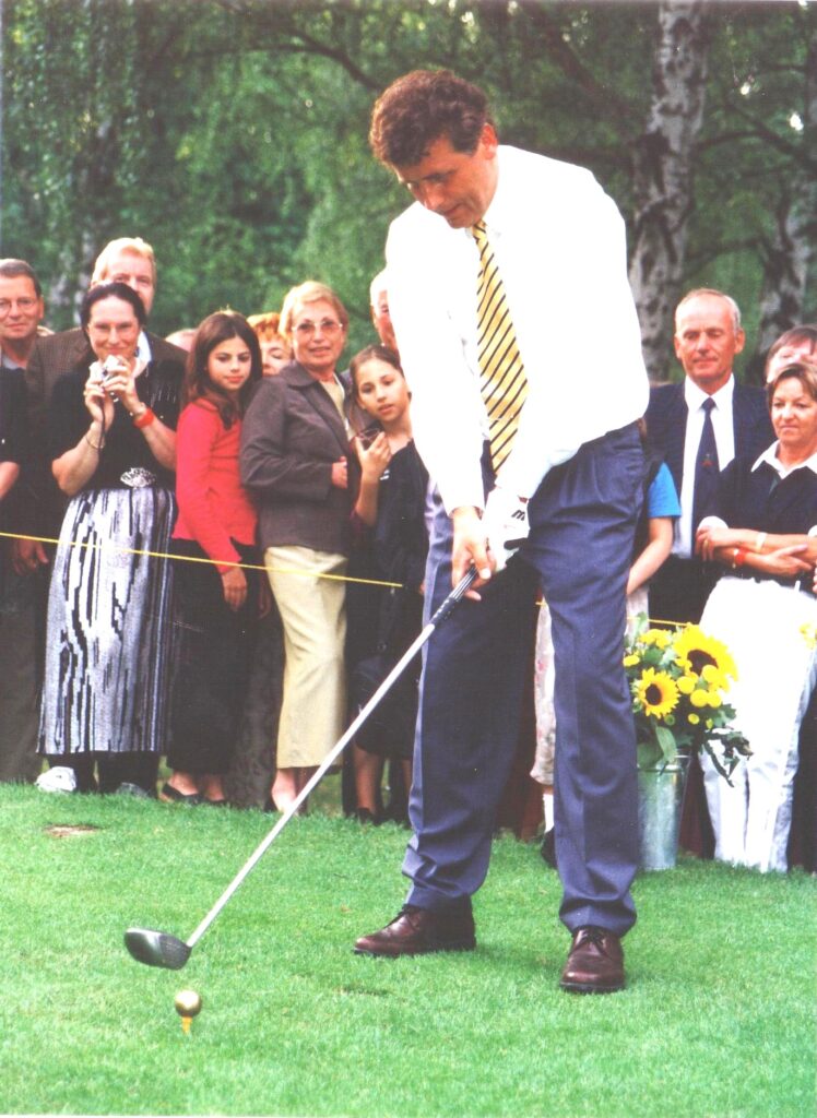 Präsident Bernhard Neumann - Eröffnung des 18-Loch-Golfplatzes am 15.06.2001