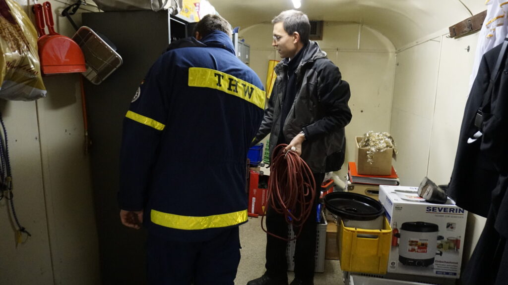 Helferinnen und Helfer: THW