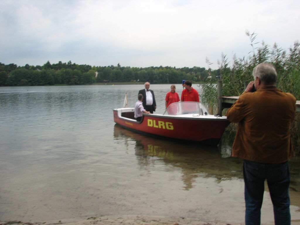 Am Ende kommt die Spende: Bootsmotor für die DLRG (2008)