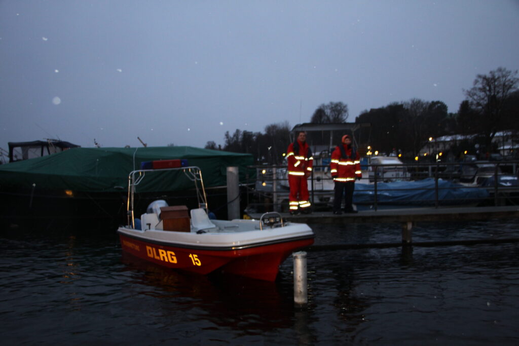 Helferinnen und Helfer: DLRG
